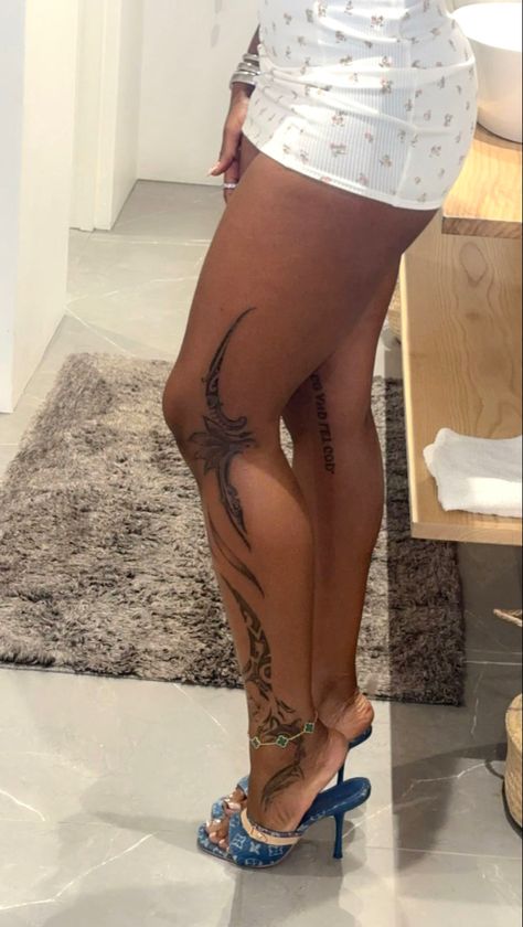 Leg Sleeve Black Women, Tattoo Around Thigh, Pretty Foot Tattoos For Women, Women Leg Sleeve Tattoo Ideas, Under Buttcheek Tattoo Women, Women Leg Tattoo, Back Neck Tattoo, Toe Tattoo, Calf Tattoos For Women