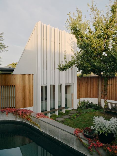 Gallery of Hawthorn I Studio / Agius Scorpo Architects - 1 Residential Landscaping, Cladding Design, Arch Architecture, Classic Villa, Courtyard Design, House Extension, Australian Architecture, House Extensions, Landscape Architect