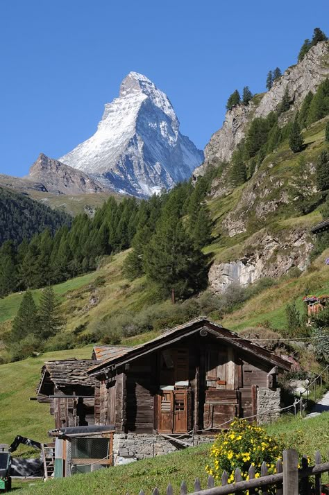 Matterhorn Mountain, Mountain Life, Zermatt, Swiss Alps, Cabins In The Woods, Beautiful Places To Travel, Nature Scenes, Places Around The World, Special Places