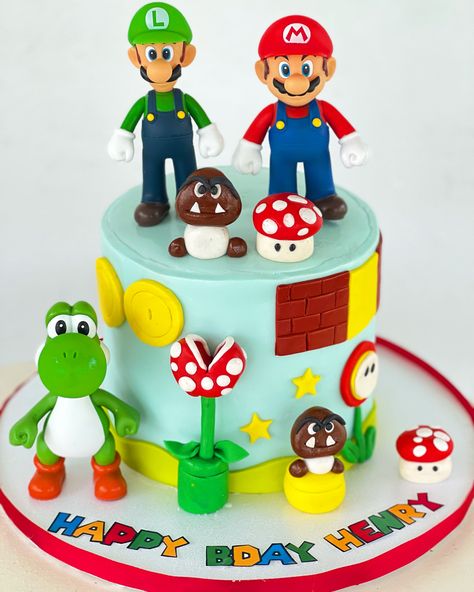 Luigi Cake Ideas, Luigi Cake Birthdays, Super Mario Bros Movie Cake, Mario 3d World Cake, Super Mario Single Tier Cake, Mario Bros Cake, Super Mario Cake, Super Mario Bros Party, Mario Cake