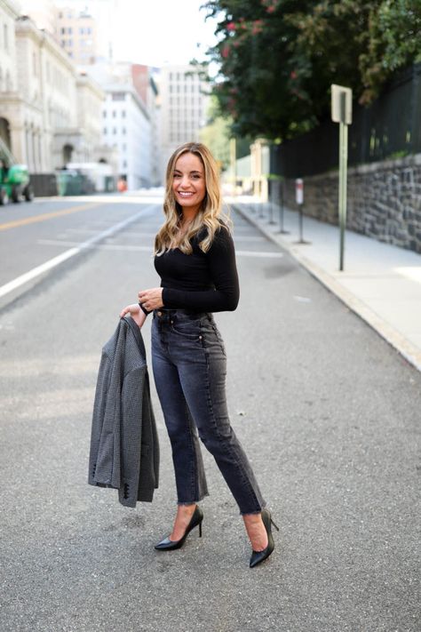 Petite-Friendly Straight Jeans - Pumps & Push Ups The Loft Outfits, Outfits With Pumps, Fall Outfits For Petite Women, Mid Rise Jeans Outfit, Resort Wear Outfits, Black Pumps Outfit, Petite Outfits Casual, Petite Winter Outfits, Fall Denim Trends