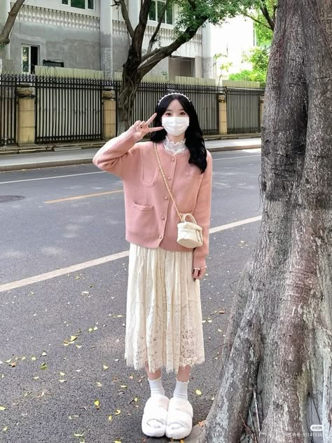 Japanese Spring Fashion Women, Japanese Long Skirt Outfit, Long Skirt Outfits Korean, White Skirt Outfits, Modest Girly Outfits, Japan Outfits, Net Skirt, White Long Skirt, Long Skirt Fashion