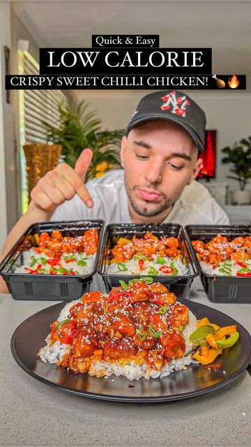 AUSSIE FITNESS 🇦🇺💪🏼 | Dez on Instagram: "QUICK & EASY SWEET CHILLI CHICKEN! Low Calorie & High Protein💪🏼🔥 (Per Serve - 5 Servings Total / Including Rice) 399 Calories 47gC / 4gF / 39gP (Per Serve - 5 Servings Total / Chicken Only) 221 Calories 9gC / 4gF / 35gP Ingredients 👇🏼 - 600g Diced Chicken Breast - 25g Cornflour - Smoked Paprika, Salt & Pepper - 35ml Light Soy Sauce (Brand: Ayam) - 60g Light Sweet Chilli Sauce (Brand: Ayam) - 35g Sriracha (can be replaced for low sugar ketchup) - Aussie Fitness Recipes, Jalalsamfit Recipes, Sweet Chilli Chicken Recipe, Aussie Fitness, Low Calorie Chicken Recipes, Sauce Brand, Cooked White Rice, Chilli Chicken Recipe, Sweet Chilli Chicken