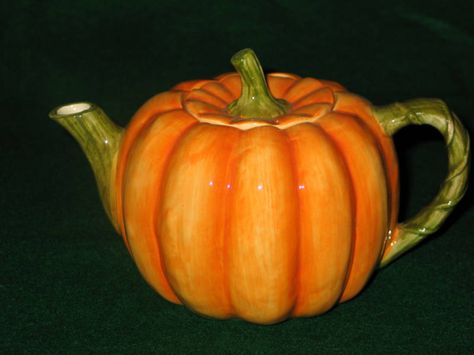 Halloween Pumpkin Teapot Clay Teapots Ideas, Pumpkin Teapot, Pumpkin Pot, Pumpkin Cottage, Whimsical Teapots, Fall Autumn Decor, Rustic Dinnerware, Vintage Teapots, Pumpkin Dishes