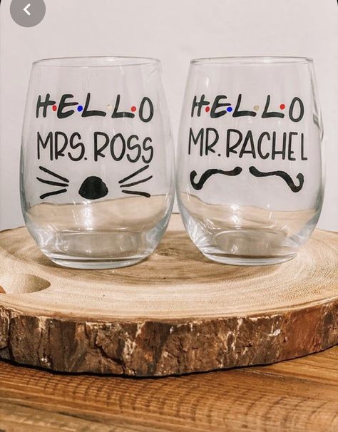 Circuit Wine Glass Ideas, Vinyl Business, Funny Wine Glasses, Diy Glasses, 21st Bday Ideas, Wine Glass Decals, Wine Glass Designs, Sponging, Glitter Tumbler Cups