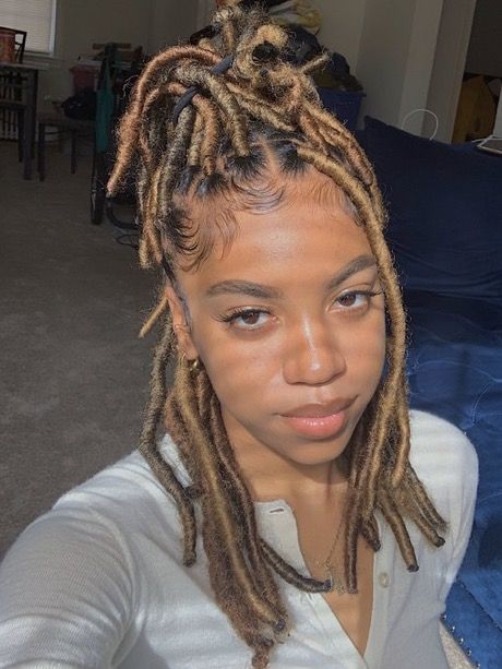 Short Faux Locs, Locs Bob, Faux Locs Bob, Faux Locs Braids, Faux Locs Hairstyles, Dreadlock Styles, Braided Cornrow Hairstyles, Classic Hairstyles