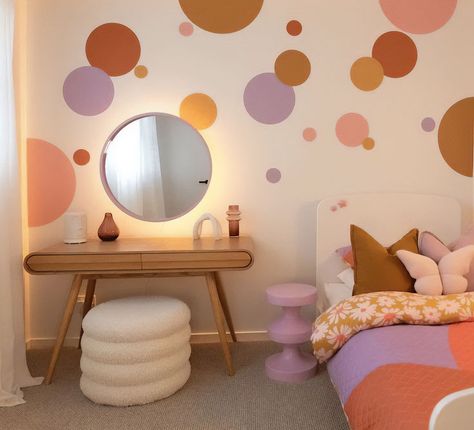 Circles Wall Paint, Circles On Wall Painting, Wall Painting Circle Design, Geometric Wall Decals, Circle Accent Wall, Inspirational Murals, Circle Mural, Rose Bedroom, Dog Bedroom