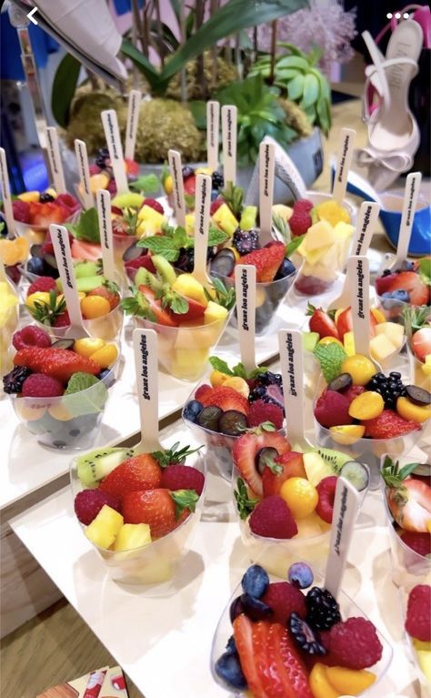 Fruit Cup Display Ideas, Baby Shower Fruit Cups, Wedding Fruit Cups, Charcuterie Fruit Cups, Fruit Cup Ideas For Party, Fruit Charcuterie Cups, Fruit Buffet Ideas Display, Fruit Grazing Table, Fruit Table Ideas Wedding