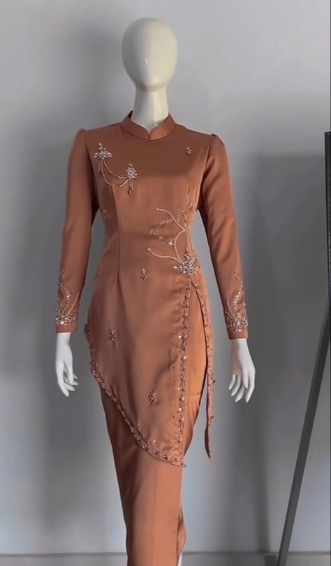 Satin Kurung Design, Inspirasi Bridesmaid Dress Hijab, Kebaya Modern Dress Bridesmaids, Baju Raya Ideas Modern, Bridesmaid Melayu, Design Baju Kurung Fashion, Kebaya Bridesmaid Hijab, Baju Bridesmaid Muslim, Dress Melayu