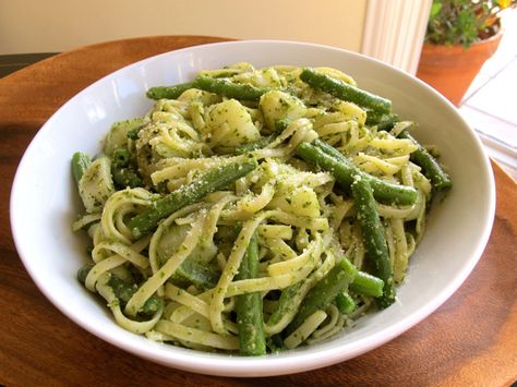 Ligurian Pasta Trenette - Authentic Italian Recipe Resep Pasta, Pasta Al Pesto, Meatless Monday Recipes, Diner Recept, Recipes Italian, Italian Recipes Authentic, Basil Pesto, Food Pasta, Pasta Pasta