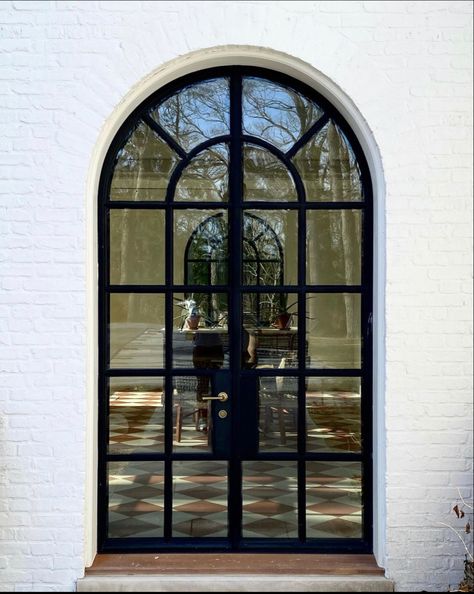 Iron Glass Doors, Dining Room Door, Arched French Doors, Arched Front Door, Porte In Ferro, Modern Apartment Living Room, House Window Design, Home Bar Rooms, Brick Arch