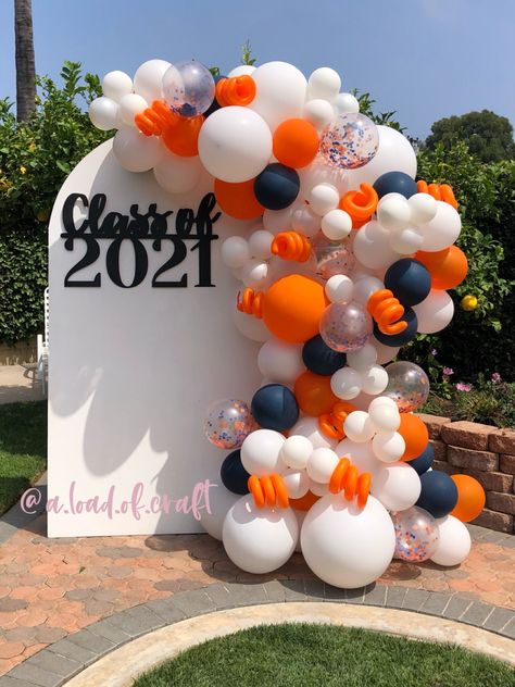 Grad Float Ideas, Graduation Party Simple Decor, Simple Graduation Decorations At Home, Graduation Balloon Ideas High Schools, House Graduation Party Decor, Morgan State Graduation Party, Graduation Party Decor For Men, Grad Diy Decorations, Cute Graduation Decorations