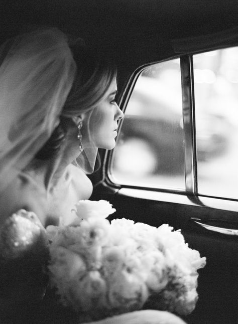 Church Wedding Photography, Inspi Photo, Bridal Photography Poses, Modern Wedding Photography, Wedding Picture Poses, Inspo Pics, Solo Pics, Groom Poses, Wedding Photos Poses