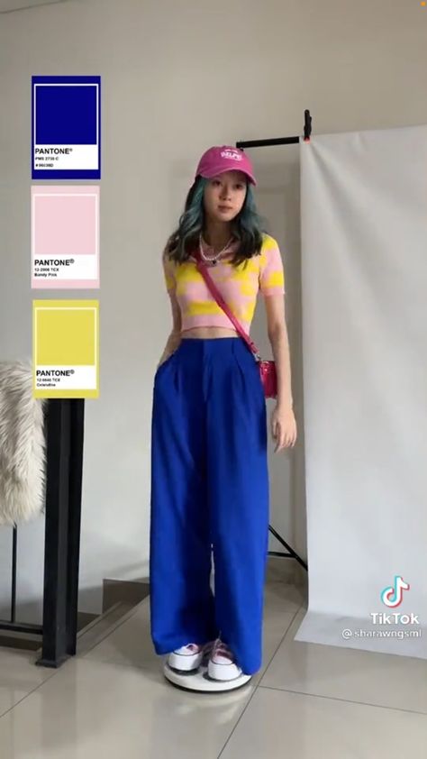 Color Combo Outfits Aesthetic, Bright Blue Outfit Aesthetic, Colorful Korean Outfits, Good Color Combos For Outfits, Color Blocking Outfits Street Style, Colour Combos Outfit, Mismatch Outfit Ideas, Colour Blocking Outfit, Outfit Color Combos