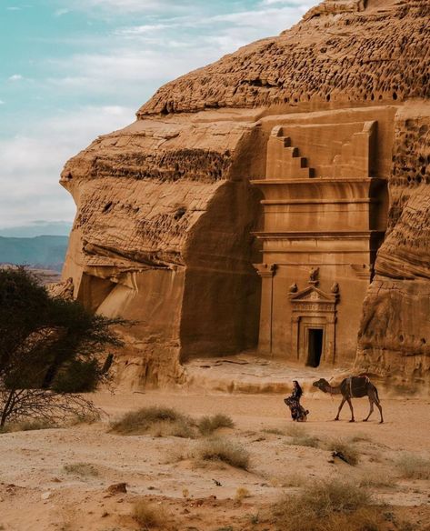 🌍 @nathalie_wanders is Not Lost 🌍 in Saudi Arabia #sheisnotlost sheisnotlost IMAGE Travel To Saudi Arabia, Desert Vacation, Saudi Arabia Culture, Foreign Travel, Desert Life, Visit Egypt, Egyptian Culture, المملكة العربية السعودية, August 25