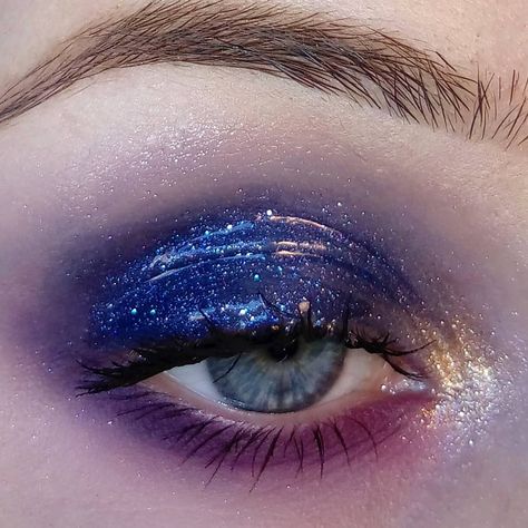 17.8k Followers, 380 Following, 178 Posts - See Instagram photos and videos from Regina (@coolgirlswearmugler) Violet Palette, Funky Makeup, Glossy Eyes, Ethereal Makeup, Dope Makeup, Edgy Makeup, Eye Makeup Art, Fantasy Makeup, Makeup Pictures