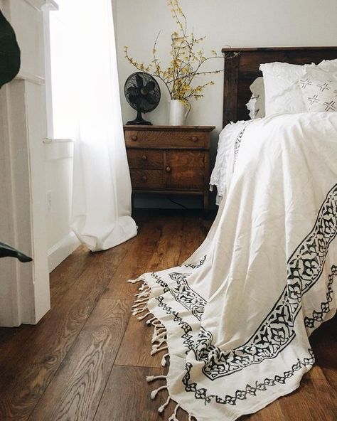 Farmhouse Tour - love the white bedding against dark wood headboard and floors Dark Wood Headboard, Dark Wood Bedroom Furniture, Dark Wood Bedroom, Dark Wood Bed, Farmhouse Tour, Dark Wood Furniture, Wood Bedroom Furniture, Eclectic Bedroom, Wood Headboard