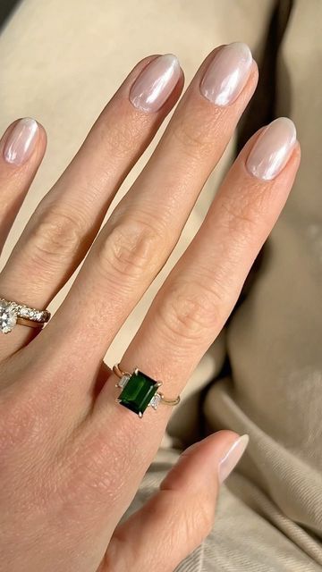 Jelena Weir 🌙 on Instagram: "Hailey Bieber started this trend of glazed donut nails, and it’s everywhere! Pretty sure my nail artist used different base and top coats for me but here is how to get the look: opi - stay strong base coat opi gel color - funny bunny (1 or 2 layers) opi- stay shiny top coat opi chrome effect - tin man can The green ring is by @chupi #haileybiebernails #haileybiebernailtrend #donutglazenails" Glazed Donut Nails Short, Gel Lak Nails, Opi Chrome, Elopement Hair, Glazed Donut Nails, Donut Nails, Chrome Effect, Glazed Donut, Sassy Nails