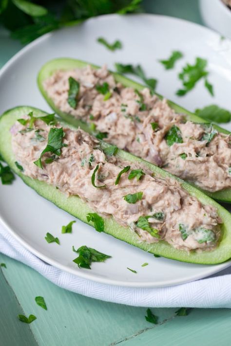 Tuna Salad Stuffed Cucumber Boats | greens & chocolate Recipe Teacher, Cucumber Boats, Tuna Salad Ingredients, Salad Cucumber, Healthy Foods To Make, Healthy Food Habits, Nutritious Foods, Smoothie Cleanse, Summer Meals