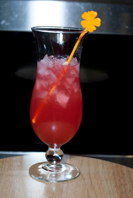 Hawaiian Punch cocktail is a step up from your childhood favorite. Punch Cocktails, Hawaiian Punch, Peach Schnapps, Cranberry Juice, Slushies, Bar Drinks, Party Drinks, Adult Drinks, Pineapple Juice