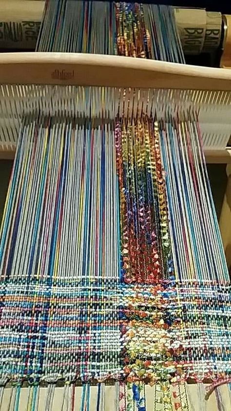 Tapestry Loom Weaving, Art Yarn Weaving, Rigid Heddle Weaving Patterns, Weaving Scarfs, Saori Weaving, Inkle Weaving, Weaving Loom Diy, Weaving Loom Projects, Weaving Tutorial