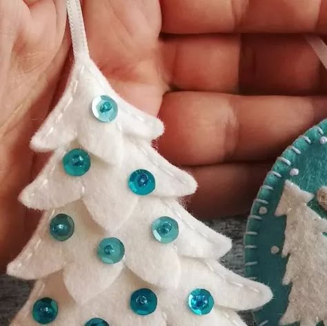 DusiCrafts Dušanka Sirše on Instagram: "Something totally new... For me at least... Sequins 😀... I bought a set of different blue sequins a while ago... You know just in case if I try something. Well, I needed them today to decorated this test tree ornament. I just love them, it 😁... The sequins, the pearls, the ornament 💪 And don't tell anyone, but the stitching is different then usual. I mostly sewed around using running stitch - you know the one I never use 🙈 Now... What do you think? 🤔 Sequin And Felt Christmas Ornaments Diy, Sequin Ornaments, Diy Felt Christmas Ornaments, Felt Ornaments Patterns, Felt Crafts Christmas, Etsy Christmas, Fabric Ornaments, Felt Embroidery, Christmas Charms