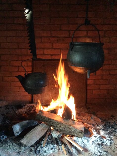 Looking for hearth cooking classes on Long Island? Head to the Ketcham Inn in Center Moriches, where a food historian is bringing historical eats to life. Hearth Cooking, Historic Kitchen, Long Island, Fire Pit, A Food, Things To Do, Bring It On, Outdoor Decor