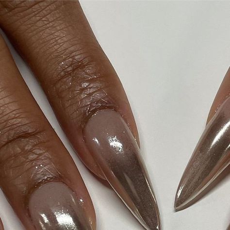 Chrome Ombre Nails Square, Mirror Ombre Nails, Chrome Fade Nails, How To Do Ombre Nails With Acrylic, Golden Ombre Nails, Short Almond Chrome Nails, Chrome Nails Almond Shape, Chrome Ombre Nails, Ombré Chrome