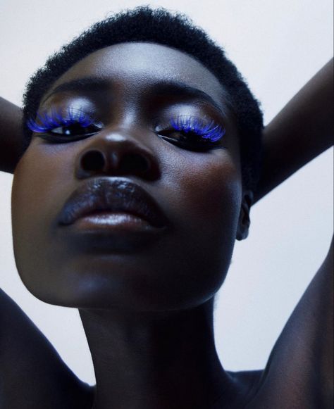 Dark Skin Editorial Makeup, Beauty Shoot Poses Faces, Editorial Look, Dark Skin Models, Burberry Beauty, Photography Outfits, Makeup Magazine, Editorial Portrait, Avant Garde Makeup