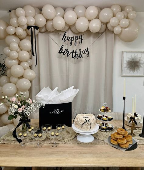 18th And 21st Birthday Ideas, Birthday Decorations 21st Decor, Old Money Decorations Party, Sophisticated Birthday Decorations, Simple Birthday Themes For Women, Classic Birthday Theme, Old Money Party Decor, Old Money Birthday Theme, Old Money Party Theme