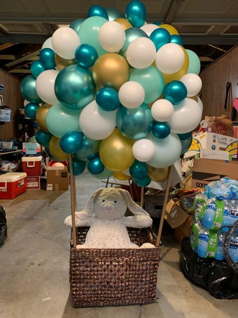 Used one big giant balloon. I then blew up different size balloons and used dot glue to tape each one all around the giant balloon. The basket is a laundry wicker basket purchased at Ross. The sticks holding the balloons where taken from Dollar tree brooms make and zip tide onto the corners of the basket. Make sure to do project in the spot you want it. Depending on your size door might not fit outside the door should you try to move it. Giant Hot Air Balloon Diy, Diy Hot Air Balloon, Safari Baby Shower Cake, Diy Hot Air Balloons, Balloon Basket, Travel Baby Shower Theme, Giant Balloon, Hot Air Balloon Party, Travel Baby Showers