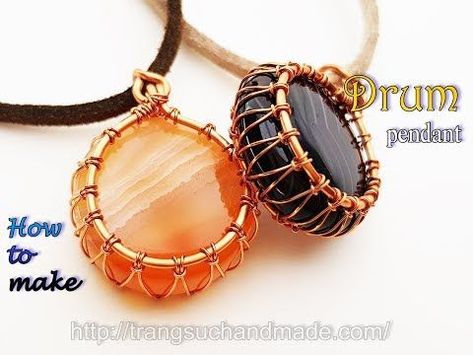 Drum Inspired Wire Cabochon Bezel Tutorial | The Beading Gem's Journal | Bloglovin’ Basic Macrame, Wire Wrapped Stone Jewelry, Wire Wrap Jewelry Designs, Wire Wrapped Jewelry Diy, Bijoux Fil Aluminium, Wire Wrapped Jewelry Tutorials, Wire Jewelry Tutorial, Wire Jewelry Designs, Pendant Heart