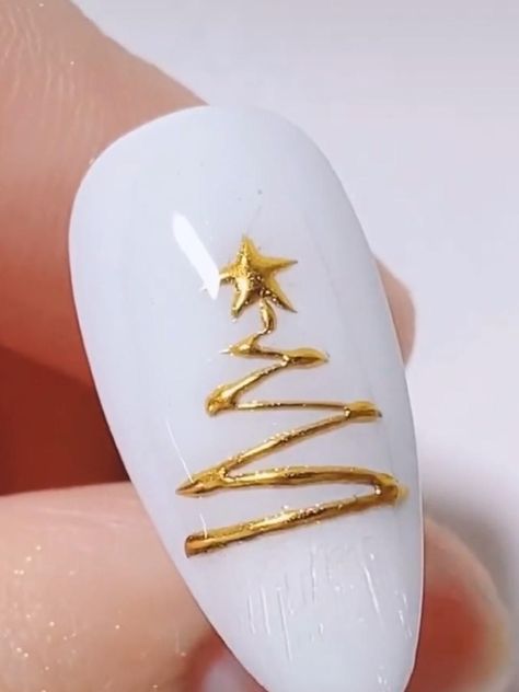 Pretty Nail Art Designs Christmas, Christmas Tree Ideas Nail Art, Christmas Tree Nails Designs Simple, Christmas Nail Designs Tutorial, Christmas Tree Nail Art Tutorial, Christmas Tree On Nails, Nail Christmas Ideas, Crismas Nails Art, Nail Art Christmas Simple