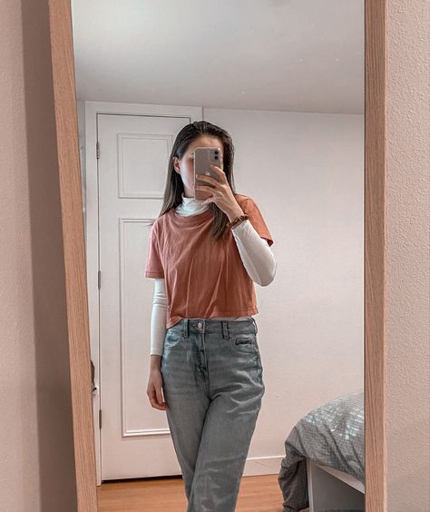 Mock Neck Layered Outfit, Mock Neck Top Outfit Layered, Mock Neck Outfit, Mock Neck Top Outfit, Cropped Tank Top Outfit, Mock Neck Layering, Layered Crop Top, Aesthetic Ootd, Drop Shoulder Tee