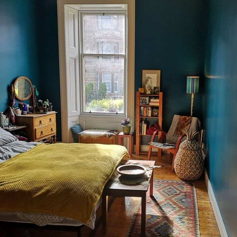 Teal Wall Bedroom, Purple Teal Bedroom, Teal And Gold Bedroom, Dark Teal Bedroom Ideas, Dark Teal Bedroom, Trending Wall Decor, Teal Bedroom Ideas, Teal Rooms, Blue Bedroom Design