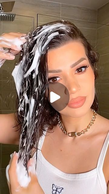 ‏‎340K likes, 1,051 comments - ‎‏‏‎exteriorglam‎‏ ב-‏‎July 4, 2021‎‏‏‎: "How I style my natural waves🥰 Got so many questions on how I create this hair style. All I use is mousse and texturizing spray. I use the...". ‎‏‏‏ Haircuts Long Curly Hair, Layered Haircuts Long, Curling Mousse, Curly Hair Bob Haircut, Mousse Hair, Hair Bun Extension, Mexican Hairstyles, Haircuts Long, Curl Mousse