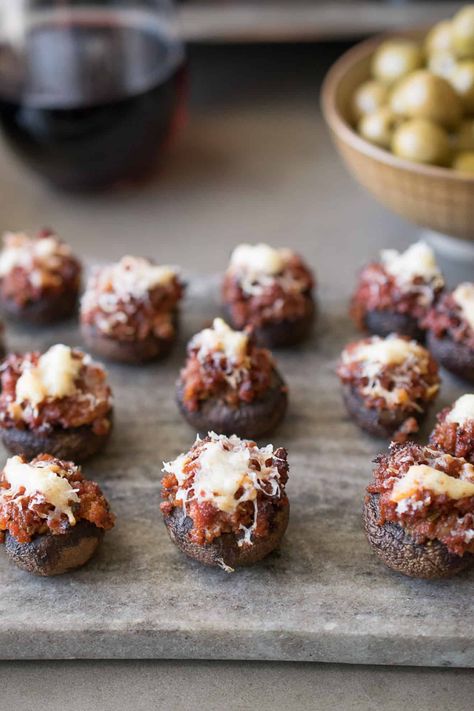 Chorizo Stuffed Mushrooms, Tapas Dinner, Spanish Tapas Recipes, Tapas Party, Spanish Appetizers, Tapas Dishes, Spanish Recipes, Tapas Recipes, Spanish Cuisine