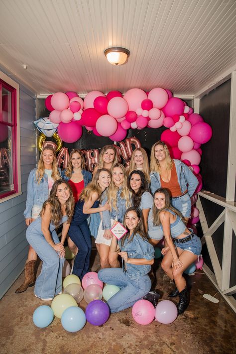 Bachelorette party photo sessions are so fun! 👯‍♀️🍾 Maddie reached out to me a few weeks ago saying that her friends were traveling to Austin over a long weekend for her bachelorette party. They planned a trip full of bar hopping and boat rides on the lake, and they wanted to kick it off with a photo session at their Airbnb. They put on matching denim outfits (because Texas, y’all 🤠), played music and danced. The champagne popping photos are some of my favorites 🤩 All Denim Bachelorette Party Outfit, Denim And Diamonds Bachelorette Outfit, All Denim Bachelorette Party, Bachelorette Denim Theme Outfits, Denim Bachelorette Party Outfit, Denim And Rhinestones Bachelorette, Diamonds And Denim Party Outfits, Denim And Diamonds Party Outfit Ideas, Matching Bachelorette Outfits