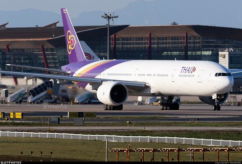 Photo of HS-TKQ - Boeing 777-3ALER - Thai Airways International Thai Airways Cabin Crew, Air Asia Flight, Phone Lock Screen Wallpaper, Thai Airways, British Airways Premium Economy, Phone Lock, Boeing 747-8 Vip, Boeing 777, Boeing 747 200