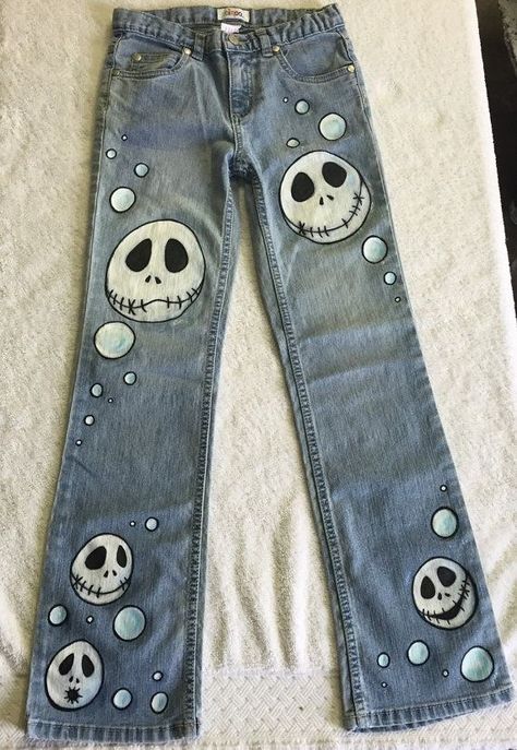 Hand Painted Pants Ideas, Hand Painted Pants, Jean Custom, Fashion Men Streetwear, Custom Jeans Diy, Pants Ideas, Denim Diy Clothes, Cargo Pants Baggy, Diy Pants