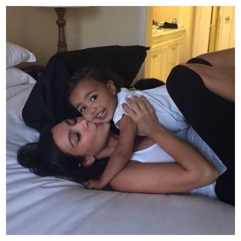 Kim Kardashian Kiss, Kim Kardashian And North, Kim And North, Kim And Kanye, Jenner Family, Kim Kardashian And Kanye, Kardashian Family, Keeping Up With The Kardashians, Kim K