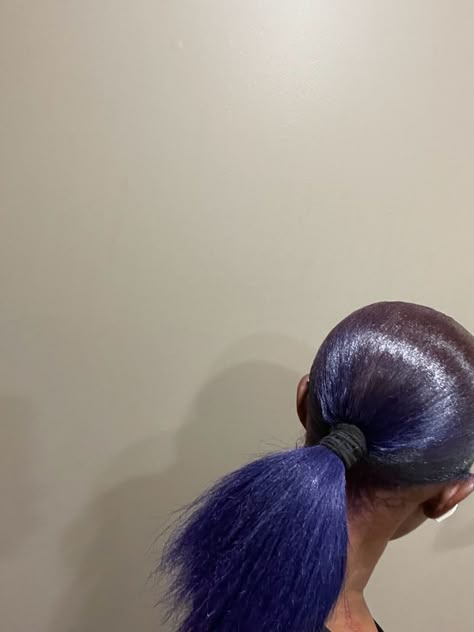 purple hair Purple Hair Black Women, Purple Natural Hair, Blue And Purple Hair, Blue Purple Hair, Nice Hairstyles, Hair Rainbow, Skunk Stripe, Hair Black Women, Short Locs