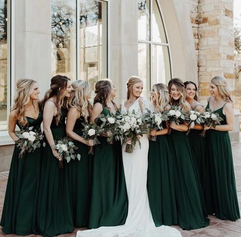 Emerald Bridesmaids, Bridesmaid Dress Color Schemes, Hunter Green Bridesmaid Dress, Emerald Wedding Colors, Emerald Green Wedding Theme, Hunter Green Wedding, Dark Green Wedding, Dark Green Bridesmaid Dress, Green Themed Wedding