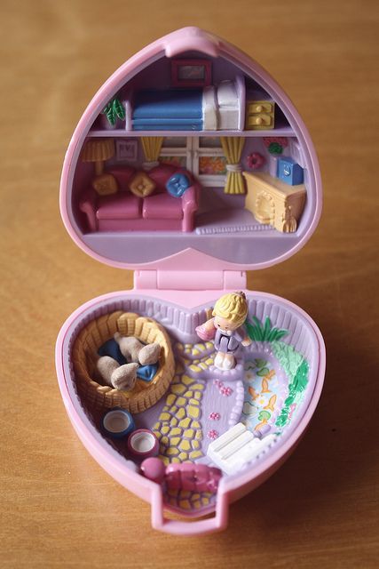 The best Polly Pocket - Cats, Pink Heart with tiny fish pond 90s Toys Nostalgia, 90s Kids Toys, Polly Pocket World, Poly Pocket, 90's Toys, Cats Pink, Polly Pockets, Tiny Fish, Childhood Memories 90s