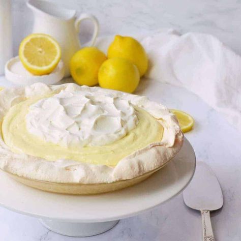 Lemon Angel Pie, Lemon Angel Pie Recipe, Angel Pie Recipe, Meringue Crust, Angel Pie, Summer Pie Recipes, Lemon Tart Recipe, Lemon Pie Recipe, Baked Meringue