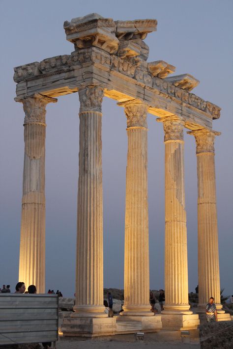 Temple of Apollo Side Turkey. This is apparently where Anthony and Cleopatra met. Really incredible! || Click on the photo to discover more incredible destinations in the World :) Side Turkey Photography, Apollo Temple, Temple Of Apollo, Archeology Museum, Ancient Greece Art, Side Turkey, Ancient Greek Architecture, Athens Greece, Ancient Architecture