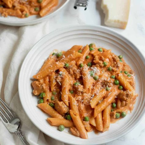 Penne Vodka Sauce, Creamy Vodka Sauce, Sausage Penne, Penne Vodka, Vodka Sauce Recipe, Vodka Sauce Pasta, Pancetta Recipes, Red Pasta, Pancetta Pasta