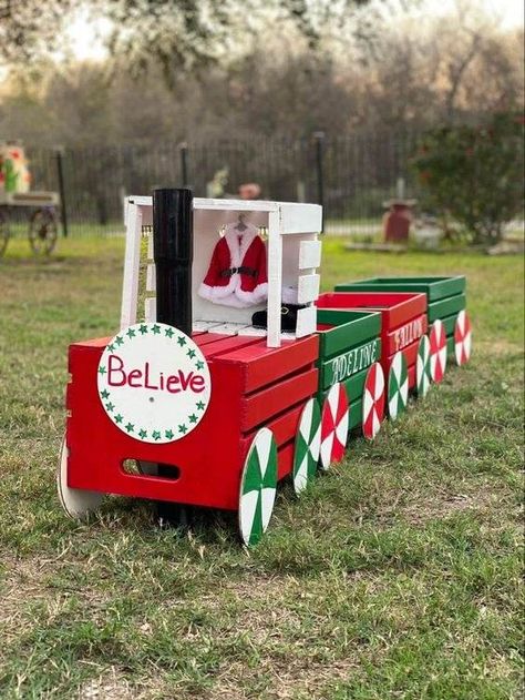 21 DIY Outdoor Christmas Decorations To Spread Joy And Uplift Your Mood Christmas Crate, Crate Train, Diy Snowman Decorations, Outdoor Christmas Decorations Yard, Snowman Crafts Diy, Christmas Diy Wood, Christmas Decorations Diy Crafts, Diy Snowman, Christmas Decorations Diy Outdoor