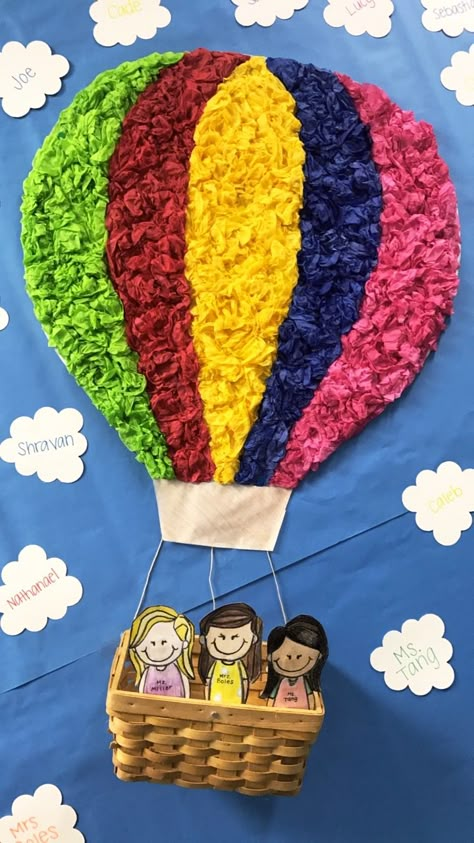 Hot Air Balloon Classroom Theme, Decoration Creche, Hot Air Balloon Craft, Maluchy Montessori, Balloon Crafts, Hand Crafts For Kids, Easter Decorations Dollar Store, Decorations Table, Aktivitas Montessori