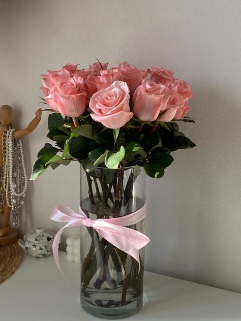 Flowers In Vase Aesthetic, Flowers Vase Aesthetic, Pink Roses Aesthetic, Vase Aesthetic, Roses Aesthetic, Flowers In Vase, Aesthetic Roses, Flowers In Jars, Boquette Flowers